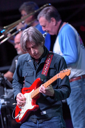 Guitar virtuoso Eric Johnson performs with Sweetwater’s house band, The Sweetwater All Stars, which includes Chuck Surack on saxophone.